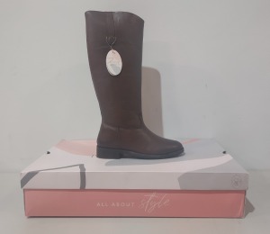 32 X BRAND NEW IVORY CASTLE WOMENS TALL LEATHER BOOTS IN BROWN IN VARIOUS SIZS 4, 7 AND 8 UKIN 4 BOXES