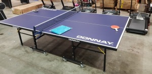 5 X DONNAY INDOOR / OUTDOOR FOLDING FUL SIZE TENNIS TABLE - INCLUDES NET / BATS / BALLS AND CLIPS ( PLEASE NOTE THIS IS CUSTOMER RETURN )