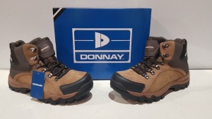 25 X BRAND NEW DONNAY SUEDE HI SN99 BOOTS ALL IN BROWN/BLACK AND ALL IN SIZE UK 9.5 IN 5 BOXES (PLEASE NOTE - ALTHOUGH MOST BOXES ARE FACTORY SEALED WE HAVE IDENTIFIED SOME MINOR MANUFACTURING IMPERFECTIONS ON EXAMINATION - SEE SUPPLEMENTARY IMAGE & BID 