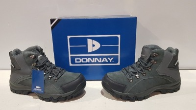 20 X BRAND NEW DONNAY SUEDE HI SN99 BOOTS IN GREY/BLACK ALL IN SIZE UK 9 IN 4 BOXES (PLEASE NOTE - ALTHOUGH MOST BOXES ARE FACTORY SEALED WE HAVE IDENTIFIED SOME MINOR MANUFACTURING IMPERFECTIONS ON EXAMINATION - SEE SUPPLEMENTARY IMAGE & BID ACCORDINGLY)