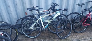 3 X MIXED MOUNTAIN BIKE LOT CONTAINING 1 GIANT VEBELS , 1 FALCON STEALTH , 1 ROCKRIDER.