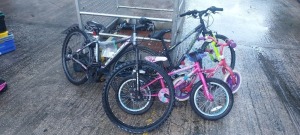 4 X MIXED KIDS BIKE LOT CONTAINING 1 CROSS FXT 300 , 1 APOLLO ROXIE , 1 APOLLO GRIDLOCK , 1 UNBRANDED