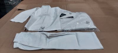 40 X BRAND NEW DEMIX KIDS KIMONOS IN WHITE IN SIZES 0 , 1 AND 2 IN TWO BOXES