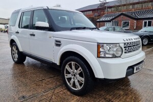 WHITE LAND ROVER DISCOVERY GS SDV6 AUTO, REG NO: MW12 UGP, MILEAGE: 103,126 WITH V5 ENGINE SIZE: 2993CC, FIRST REGISTERED: 25/07/2012, WITH 1 KEY, MOT UNTIL 21/05/2025, CLIMATE CONTROL, AUTOMATIC, 7 SEATER, TOW BAR (PLEASE NOTE THERE IS A INTERMITTENT