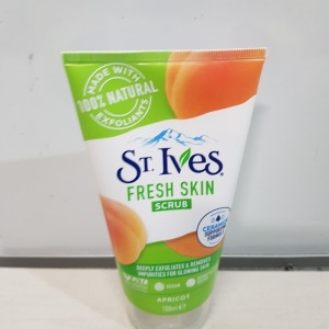 66 X BRAND NEW ST.IVES FRESH SKIN SCRUB - DEEPLY EXFOLIATES AND REMOVES IMPURITIES FOR GLOWING SKIN 150ML - APRICOT