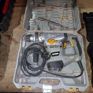 1 X TITAN MAGNESIUM 240 V HAMMER DRILL - WITH CARRY CASE AND FEW VARIOUS DRILL BITS