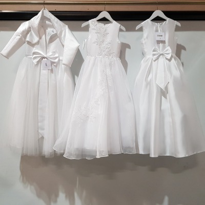 10 X BRAND NEW LINZI JAY KIDS WHITE DRESSES IN PLAIN WHITE DESIGN WITH BOW & FLORAL DESIGN IN SIZES 8/ 12XX /10