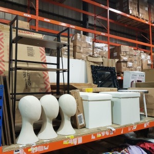 15 X PIECE LOT CONTAINING 4 SHELF SHELVING UNIT , WHITE SEAT STORAGE BENCH , BLACK FRAMED MIRROR , MANIKIN HEADS , SMALL THREE LEGGED WHITE TABLES ETC ON A FULL BAY