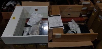 9 X BRAND NEW AQUACHIC 600 MIRRORED CABINETS WITH SPOTLIGHTS - ON 1 PLT 4 X IN WHITE 29339/000 5 X IN WALNUT - 29339/ 275