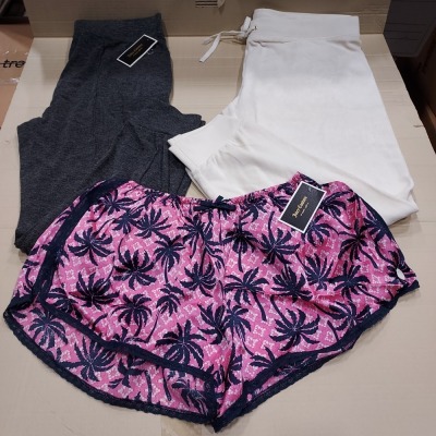10 X PIECE BRAND NEW MIXED JUICY COUTURE CLOTHING LOT TO INCLUDE 1X HEATHER PITCH JETSETTER PANTS IN BLACK - JUICY CREAM PANTS - 8 X HUSH SILK AND LACE SHORTS ALL IN VARIOUS SIZES