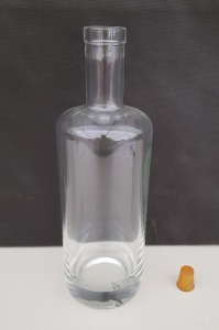 1000 X BRAND NEW SAVER 75CL GLASS OXYGEN GLASS BOTTLES CORK TOP (HEIGHT 26CM) ON 1 PALLET (NOTE: NO CORKS/CAPS)