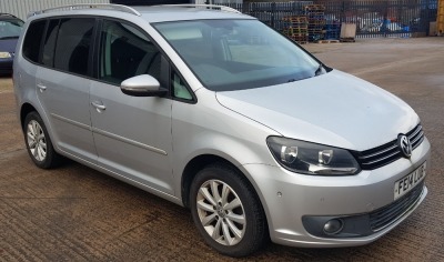 SILVER VOLKSWAGEN TOURAN SPORT BLUEMOTN TEC DIESEL MPV 1968CC FIRST REGISTERED 3/3/2014 REG: FE14LUB 1 KEY WITH V5 MOT EXPIRED 18/10/2024 MILEAGE : 34,828 7 SEATER CD PLAYER, AIR CON, ALLOY WHEELS ROOF RACK PLEASE NOTE - ISSUE WITH CLUTCH