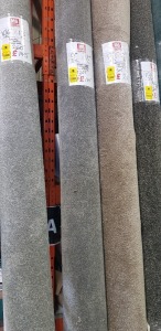1 X PART ROLL OF HIGH QUALITY STAIN FREE - SUPER HEAVY - SAXONY CARPET IN GREY COLOUR APPROX 2.75 X 4 METER ROLL