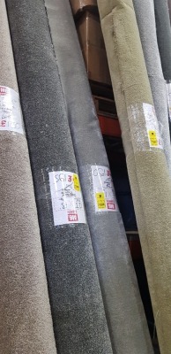 1 X PART ROLL OF HIGH QUALITY STAIN FREE - LUXURY SOFT SAXONY CARPET IN LIGHT GREY COLOUR APPROX 3.20 X 4 METER ROLL