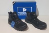 25 X BRAND NEW DONNAY SUEDE HI SN99 BOOTS IN BLACK IN SIZE 10 - IN 5 BOXES - (PLEASE NOTE - ALTHOUGH MOST BOXES ARE FACTORY SEALED WE HAVE IDENTIFIED SOME MINOR MANUFACTURING IMPERFECTIONS ON EXAMINATION SEE SUPPLEMENTARY IMAGE AND BID ACCORDINGLY)