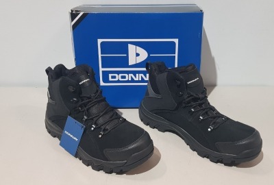 25 X BRAND NEW DONNAY SUEDE HI SN99 BOOTS IN BLACK IN SIZE 6.5 - 7 - 8 - (PLEASE NOTE - WE HAVE IDENTIFIED SOME MINOR MANUFACTURING IMPERFECTIONS ON EXAMINATION SEE SUPPLEMENTARY IMAGE AND BID ACCORDINGLY)