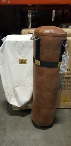 1 X BRAND NEW 4FT EVERLAST 1910 LEATHER HEAVY BAG - 100 LBS - INCLUDES LIFTING CHAINS AND PROTECTIVE SLEEVES - NO BOX