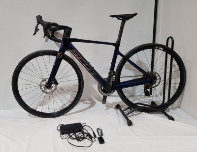 SCOTT ADDICT ERIDE 20 EU BIKE MODEL : 286544 FRAME SIZE: XS - 49CM ORIG RRP £3749 ADDICT RC DISC HMX CARBON FRAME ADDICT ERIDE HMX FORK SRAM RIVAL ETAP AXS 24 SPEED MAHLE MOTOR HUB DRIVE 55NM MAX TORQUE, UP TO 407WH SYNCROS CAPITAL 2.0 25E DISC WHEELS