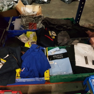 100 + BRAND NEW MIXED WORKWEAR LOT CONTAINING REGATTA ZIP UP FLEECE / / PORTWEST PAINT BIB AND BRACE / TEE JAYS COLLARED SHIRTS / APACHE CORDURA WAIST 32 -LEG 29 WORK PANTS / RUSSEL COLLECTION WHITE SHIRTS / RTC ZIP UP HOODIES - ALL IN VARIOUS COLOURS AN