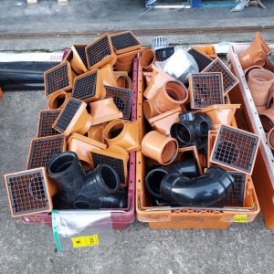 75 + PIECE MIXED LOT OF ASSORTED UNDERGROUND DRAINAGE PIPES TO INCLUDE VARIOUS SHAPES AND SIZES ( CHECK PICTURES FOR DETAILS ) - IN 2 LARGE TRAYS