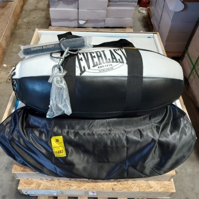 1 X BRAND NEW EVERLAST BLACK AND WHITE LEATHER TORPEDO BOXING BAG - INCLUDES A OPROTECTIVE COVER SWING BUDDY AND CHAINS