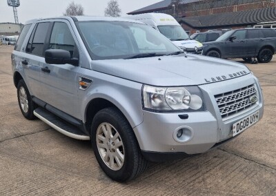 SILVER LAND ROVER FREELANDER SE TD 4A DIESEL ESTATE 2179CC FIRST REGISTERED 18/3/2008 REG: DO8UYH 2 KEYS WITH V5 MOT EXPIRED 31/10/2024 MILEAGE : 119,928 LEATHER SEATS, HEATED FRONT SEATS, CLIMATE CONTROL CRUISE CONTROL, SAT NAV, TWIN SUNROOF ALPINE SPEAK