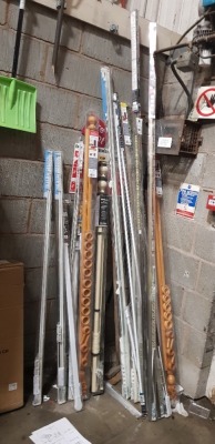 20 X BRAND NEW CURTAIN POLES IN VARIOUS STYLE AND SIZES