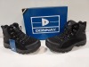 25 X BRAND NEW DONNAY SUEDE HI SN99 BOOTS IN BLACK AND 23 IN SIZE 7 AND 2 IN SIZE 8 , ( PLEASE NOTE - WE HAVE SOME MINOR MANUFACTURING IMPERFECTIONS ON EXAMINATION SEE SUPPLEMENTARY IMAGE AND BID ACCORDINGLY)