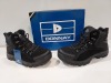 25 X BRAND NEW DONNAY SUEDE HI SN99 BOOTS IN BLACK IN SIZES EIGHTEEN IN SIZE 9.5 , 9 IN SIZE 9 AND 2 IN SIZE 10( PLEASE NOTE - WE HAVE SOME MINOR MANUFACTURING IMPERFECTIONS ON EXAMINATION SEE SUPPLEMENTARY IMAGE AND BID ACCORDINGLY)