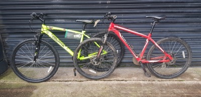 2 X MIXED MOUNTAIN BIKE LOT CONTAINING 1 FXT250 CHALLENGE SIZE 47CM WITH 18 GEARS , ONE HARDROCK MOUNTAIN BIKE SIZE 47CM AND 24 GEARS