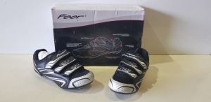 26 X BRAND NEW FOOR ROAD CYCLING SHOE IN BLACK/SILVER ALL IN SIZE UK 3 (NOTE - SOME BOXES MAY BE SLIGHTLY DAMAGED)