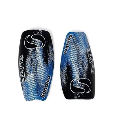 40 X BRAND NEW SONDICO SHIN GUARDS IN WHITE/BLACK/BLUE IN SENIOR SIZE IN ONE BOX