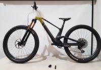 SCOTT GENIUS ST 900 BIKE MODEL: 290148 SIZE: M ORIG RRP &pound;3799 GENIUS CARBON HMX FRAME FOX 36 FLOAT FACTORY GRIP 2 160MM FOX FLOAT X NUDE, TRACLOC, 150MM SRAM X01 EAGLE AXS 12 SPEED SHIMANO XTR 4 PISTON DISC BRAKES MAXXIS FOLDABLE TYRES