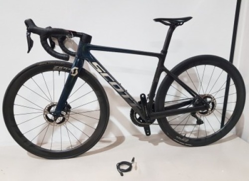 SCOTT ADDICT RC PRO BIKE MODEL: 286415 SIZE: XS - 48 CM ORIG RRP &pound;8599 ADDICT RC HMX CARBON FORK SHIMANO DURA-ACE DI2 DISC 24 SPEED SYNCROS CAPITAL 1.0S TUBELESS DISC WHEELS SCHWALBE PRO ONE TLE-TIRES SYNCROS CARBON PARTS