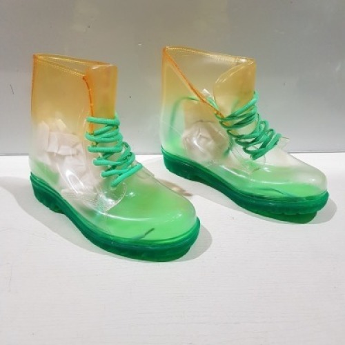 24 X BRAND NEW CLEAR WELLY BOOTS IN ORANGE / GREEN IN MIXED SIZES, 2 X SIZE 4, 3 X SIZE 5, 3 X SIZE 6, 3 X SIZE 7 & 1 X SIZE 8 IN TWO BOXES.