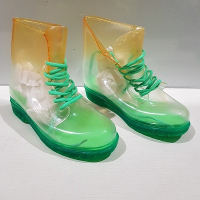 24 X BRAND NEW CLEAR WELLY BOOTS IN ORANGE / GREEN IN MIXED SIZES, 2 X SIZE 4, 3 X SIZE 5, 3 X SIZE 6, 3 X SIZE 7 & 1 X SIZE 8 IN TWO BOXES.