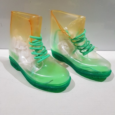 24 X BRAND NEW CLEAR WELLY BOOTS IN ORANGE / GREEN IN MIXED SIZES, 2 X SIZE 4, 3 X SIZE 5, 3 X SIZE 6, 3 X SIZE 7 & 1X SIZE 8 IN TWO BOXES.E