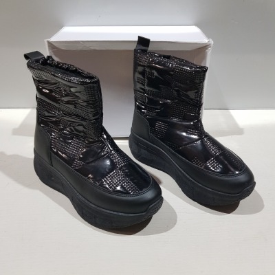 24 X BRAND NEW ANKLE MOON BOOTS IN COLOUR BLACK IN MIXED SIZES, 12 IN SIZE 3, 12 IN SIZE 4 IN 2 BOXES