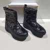 24 X BRAND NEW ANKLE MOON BOOTS IN COLOUR BLACK IN MULTIPLE SIZES CONTAINING 3 IN SIZE 4 AND 10 IN SIZE 7 , 5 IN SIZE 8 AND 6 IN SIZE 5 IN 2 BOXES.