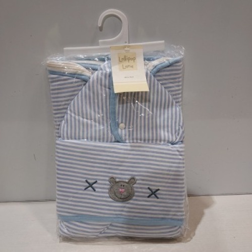 20 X BRAND NEW LOLLIPOP LANE BABY NEST - BABY BLANKET/NAPPY CHANGE QUILT IN BLUE/WHITE IN ONE TRAY ( TRAYS NOT INCLUDED)