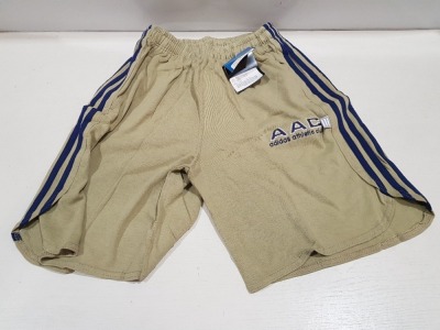 20 X BRAND NEW ADIDAS KIDS SHORTS IN GREEN / NAVY BLUE IN SIZE. 30/ 32 IN 1 TRAY (TRAY NOT INCLUDED)
