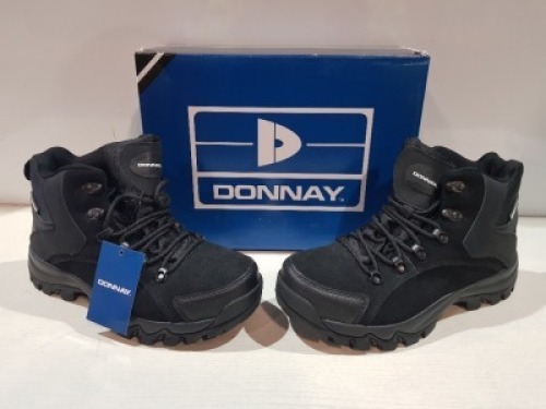 23 X DONNAY SUEDE HI SN99 IN BLACK IN SIZE 6.5 ( PLEASE NOTE - WE HAVE SOME MINOR MANUFACTURING IMPERFECTIONS ON EXAMINATION SEE SUPPLEMENTARY IMAGE AND BID ACCORDINGLY)