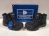 23 X DONNAY SUEDE HI SN99 IN BLACK IN SIZE 6.5 ( PLEASE NOTE - WE HAVE SOME MINOR MANUFACTURING IMPERFECTIONS ON EXAMINATION SEE SUPPLEMENTARY IMAGE AND BID ACCORDINGLY)