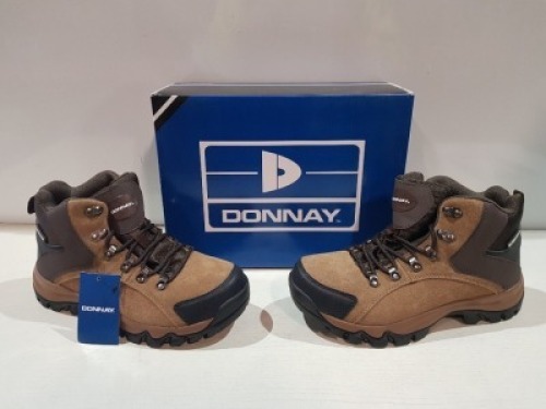 25 X DONNAY SUEDE HI SN99 IN BROWN/BLACK IN SIZE 8 ( PLEASE NOTE - WE HAVE SOME MINOR MANUFACTURING IMPERFECTIONS ON EXAMINATION SEE SUPPLEMENTARY IMAGE AND BID ACCORDINGLY)