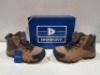 25 X DONNAY SUEDE HI SN99 IN BROWN/BLACK IN SIZE 8 ( PLEASE NOTE - WE HAVE SOME MINOR MANUFACTURING IMPERFECTIONS ON EXAMINATION SEE SUPPLEMENTARY IMAGE AND BID ACCORDINGLY)