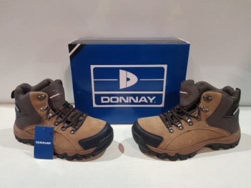 25 X DONNAY SUEDE HI SN99 IN BROWN/BLACK IN SIZE 9 ( PLEASE NOTE - WE HAVE SOME MINOR MANUFACTURING IMPERFECTIONS ON EXAMINATION SEE SUPPLEMENTARY IMAGE AND BID ACCORDINGLY)