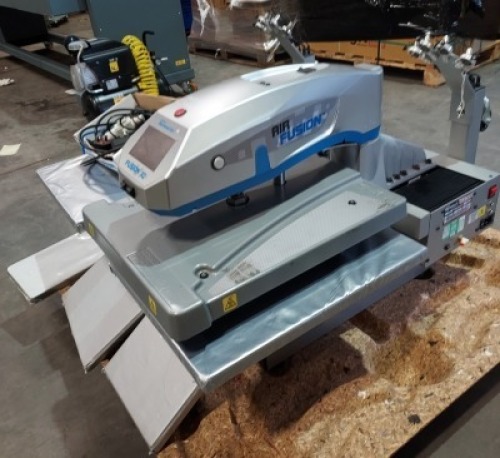 1 X HOTRONIX DUAL AIR FUSION IX THERMAL TRANSFER HEAT PRESS - TOUCH SCREEN REMOTE CONTROLL - CHOOSE BETWEEN 130 V OR 240 V - INCLUDES POWER LEADS FOOT PEDAL / SPARE SLEEVE PRESSURE GAUSE ( MODEL : XRF2 ) ( S/N : 202207897 ) ( YOM : 01/22 ) ( TESTED ON : 