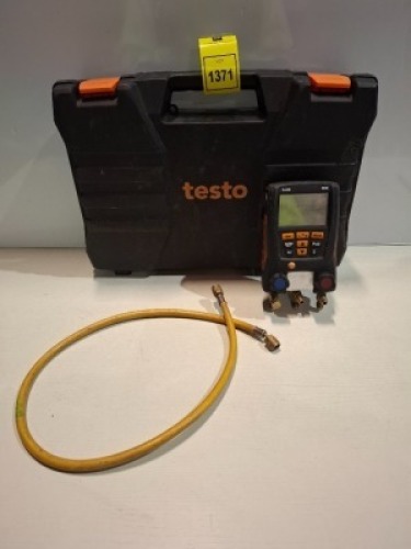 1 X TESTO 550 DIGITAL MANIFOLD - INLCUDES 1 YELLOW HOSE - WITH CARRY CASE