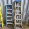 3 PIECE MIXED LADDER LOT CONTAINING 2 X YELLOW FIBREGALSS 5 STEP LADDERS 1 X UNBRANDED PLATFORM LADDER