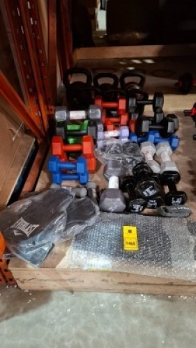 25 X PIECE MIXED WEIGHTS LOT TO INCLUDE LONSDALE KETTLE BELLS - EVERLAST 12KG KETTLE BELLS - 15 PAIRS OF EVERLAST DUMBBELLS IN VARIOUS WEIGHTS